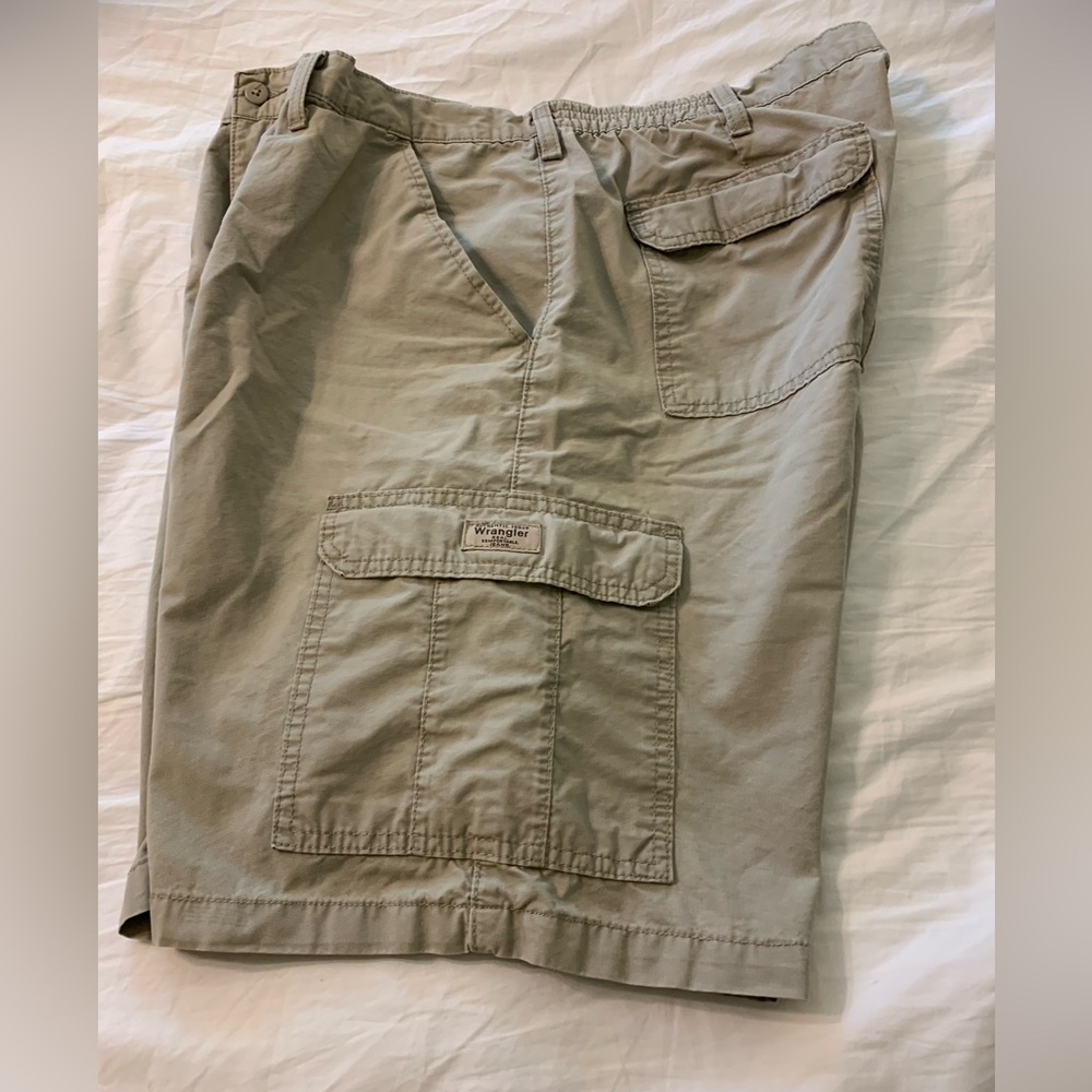 Men’s Wrangler Khaki Cargo Shorts